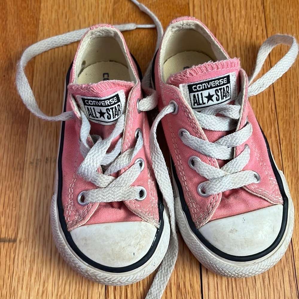 Converse pink